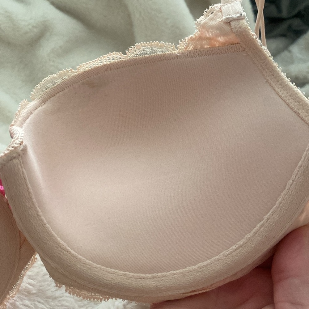 New never worn Victoria  secert bra size 32 c very sexy push up - Picture 9 of 11